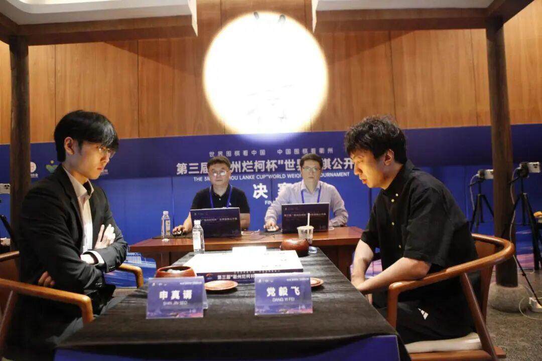 至此, 手将中间下 至此, 手将中间下