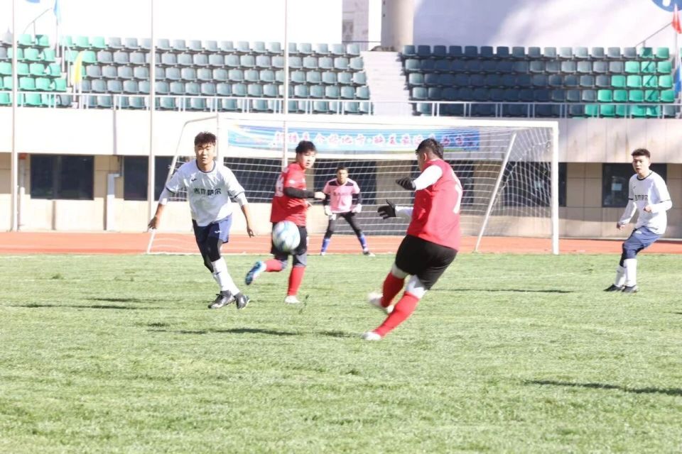 门前激烈拼 门前激烈拼